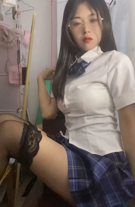 白嫩嫩长腿 会夹 水多刚下海兼职