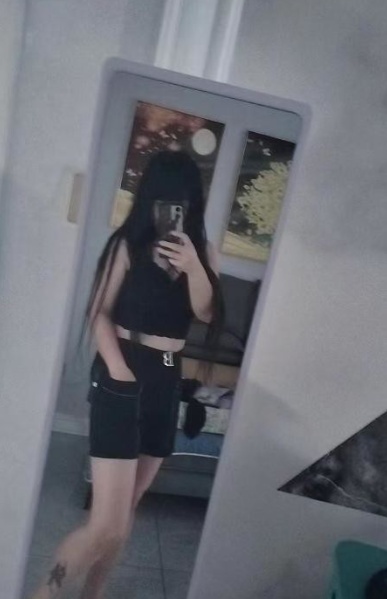 让胡路大胸性感小姐姐