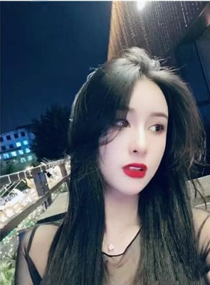 巨乳肤白貌美女神