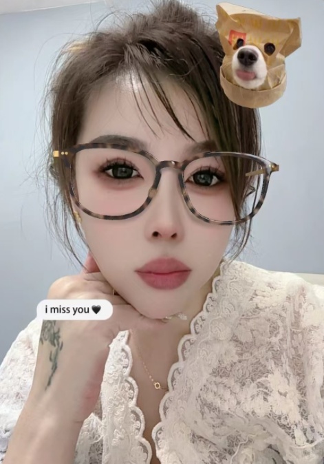 六合卸甲甸地铁站东北妹子
