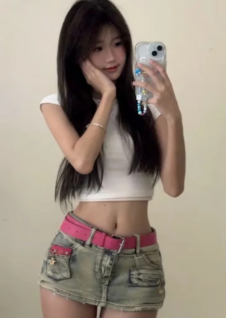 颜值性感骚女友老师
