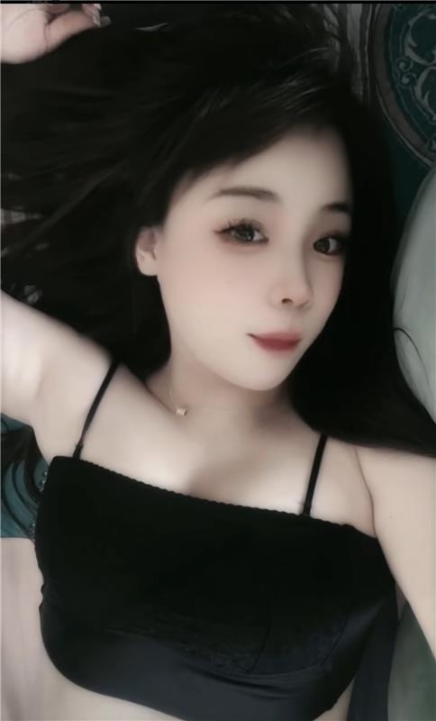 轻坦大胸妹子
