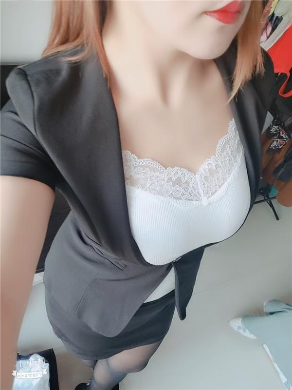 轻熟女丝袜大胸诱惑