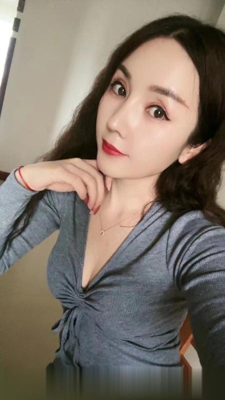 服务系大胸小骚货