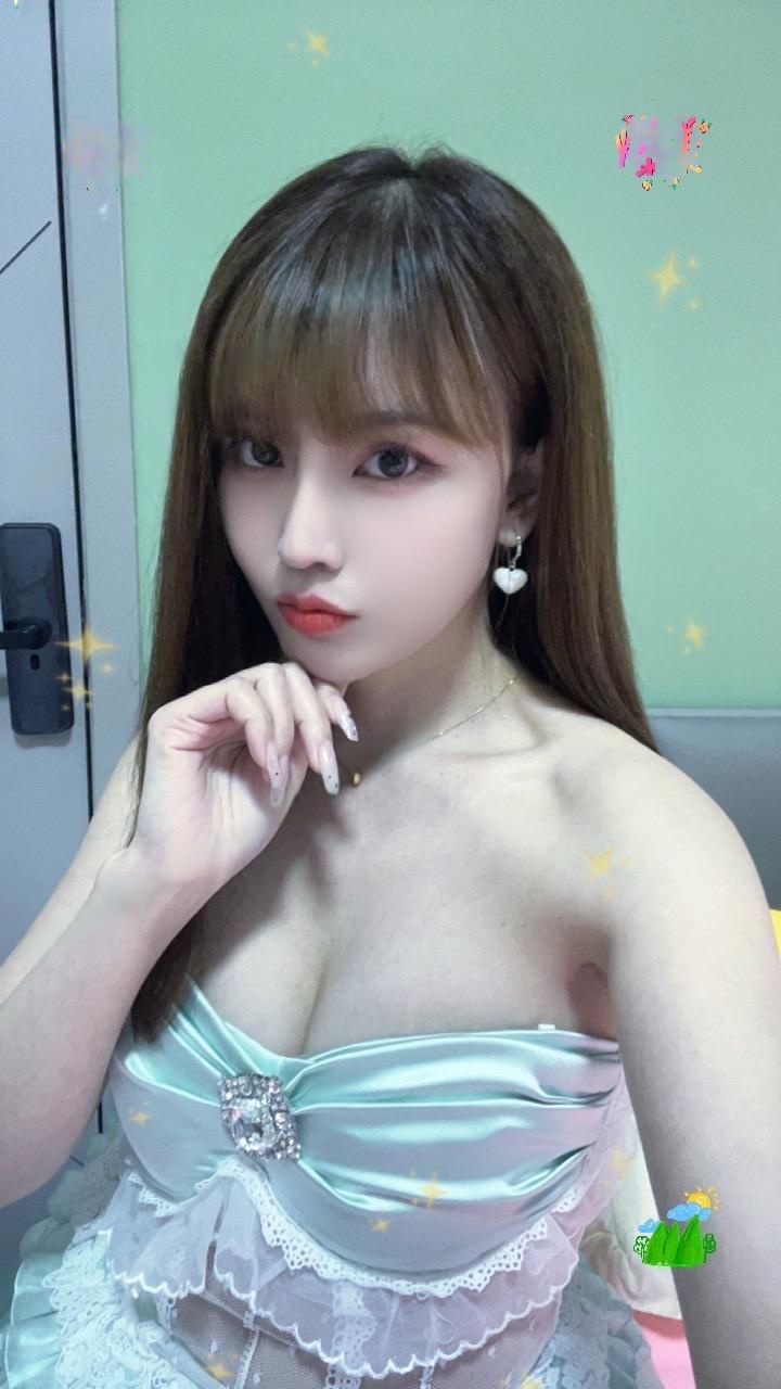 肤白丰满诗诗老师