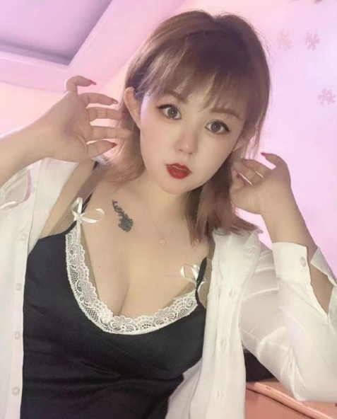 微胖丰满大胸妹