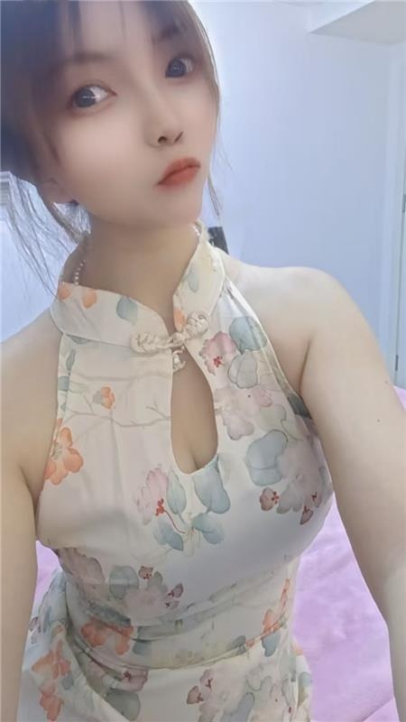 肤白丰满诗诗老师