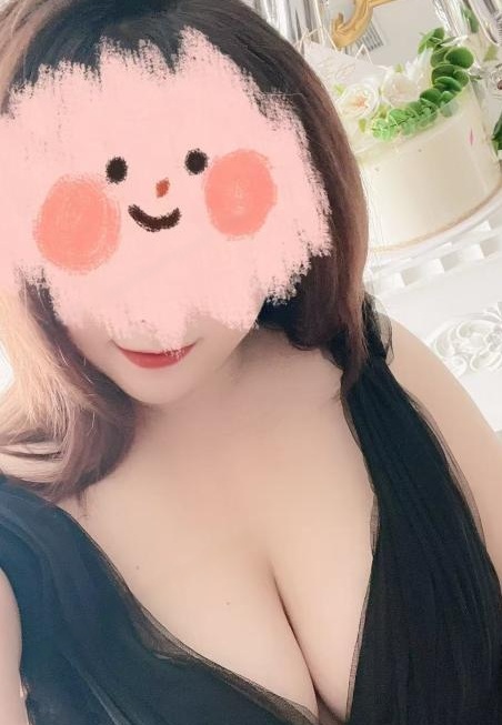 大胸肤白的小姐姐