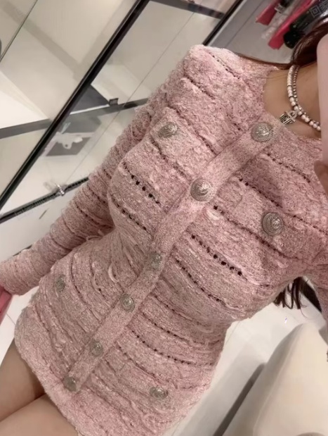 白皙萝莉俏皮嫩妹