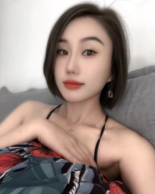 短发气质妹妹