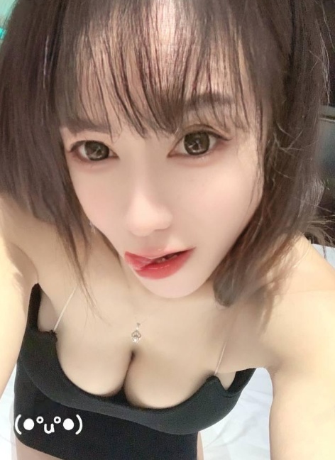 身材火爆，胸很有手感