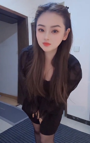 性感娇小少妇