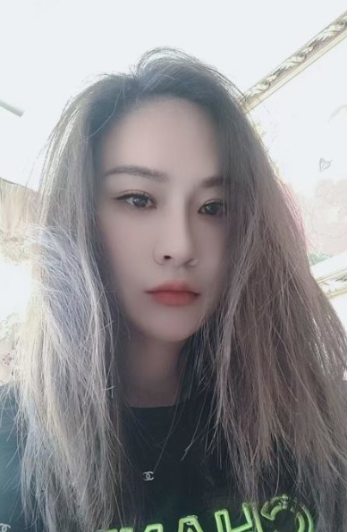 身材苗条美女美凤