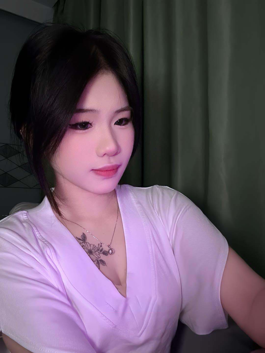 黑丝嫩妹前凸后翘后入嘎嘎爽