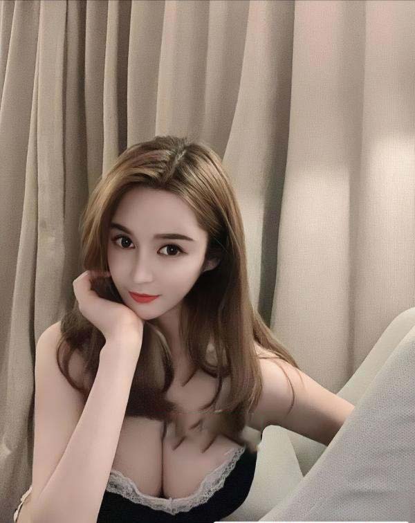 金发妹彤彤老师