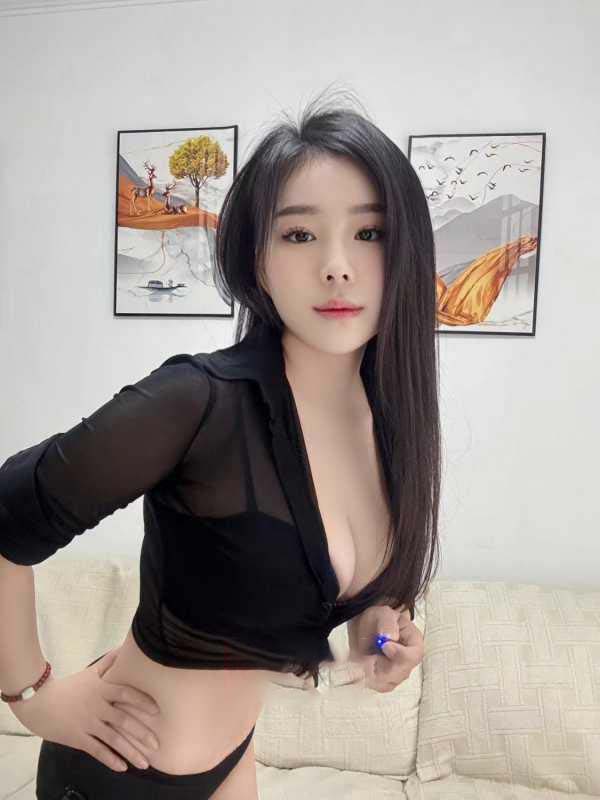 未央兼职丰满翘臀靓妹