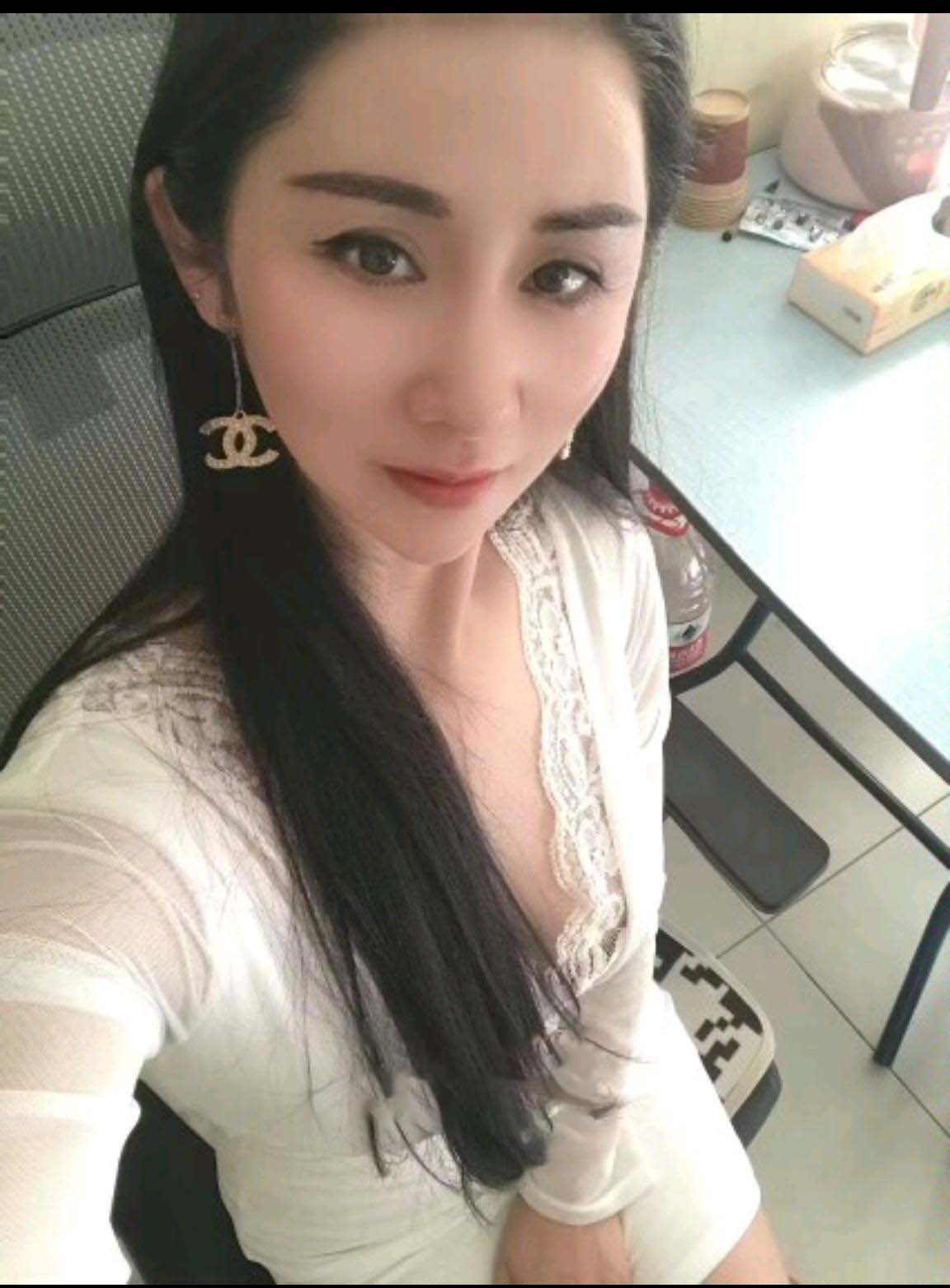 自动服务型少妇