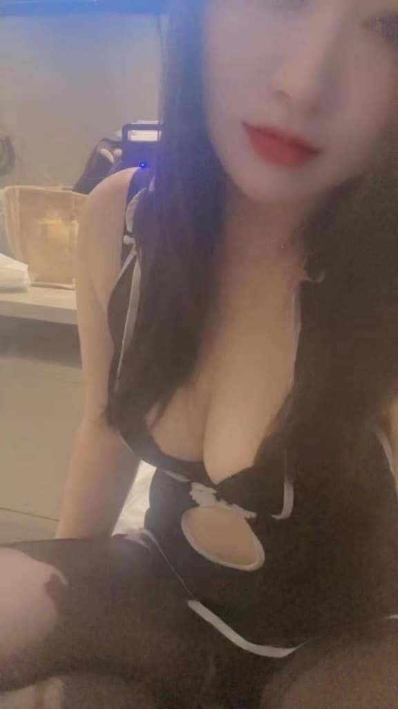 南开身材火辣的制服妹子