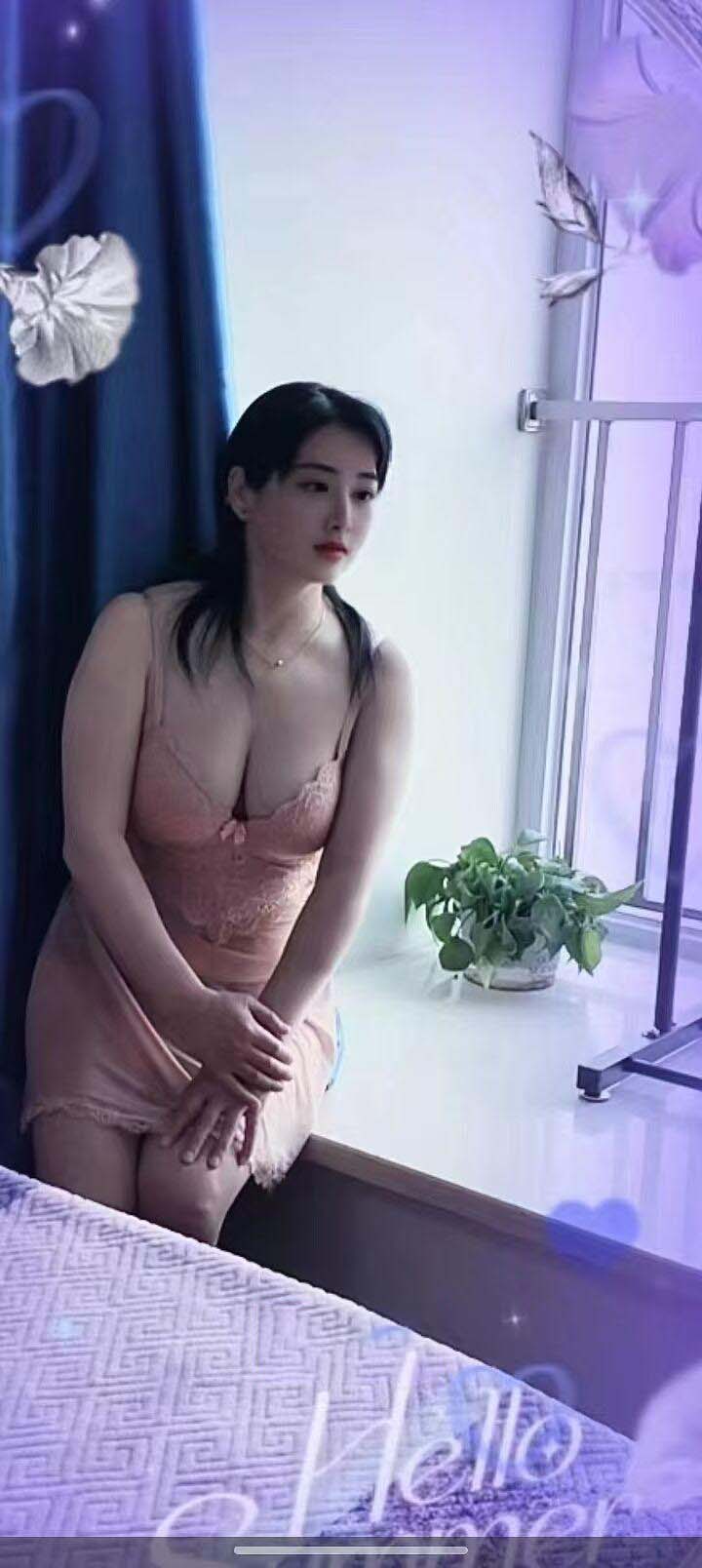 丰满性感翘臀颜值老师
