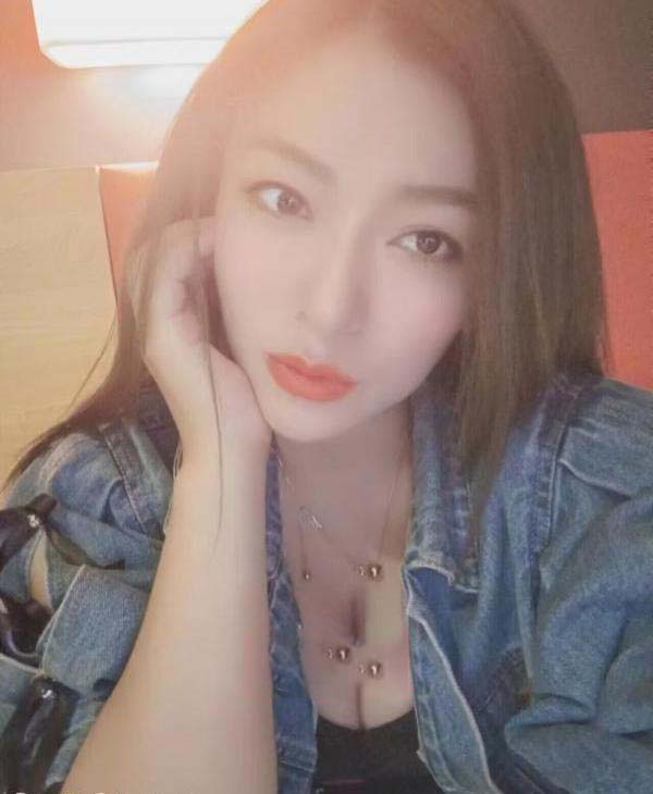 气质大胸邻家妹妹