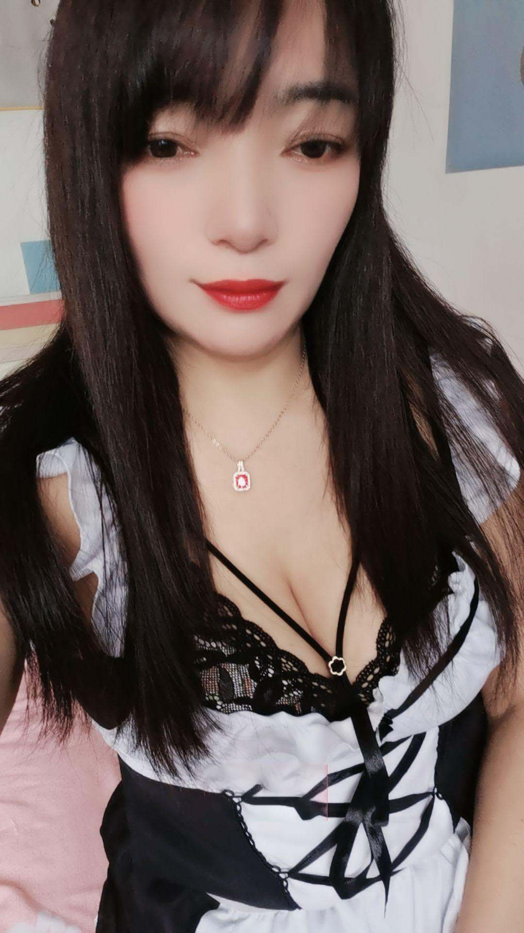 大胸勾人少妇