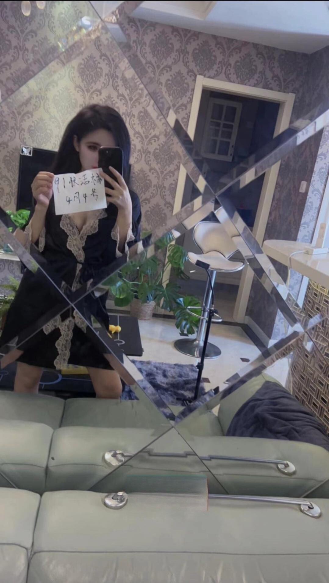 纤细苗条的小姐姐