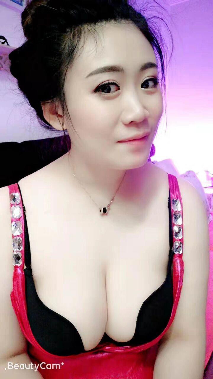 大胸巨乳少妇