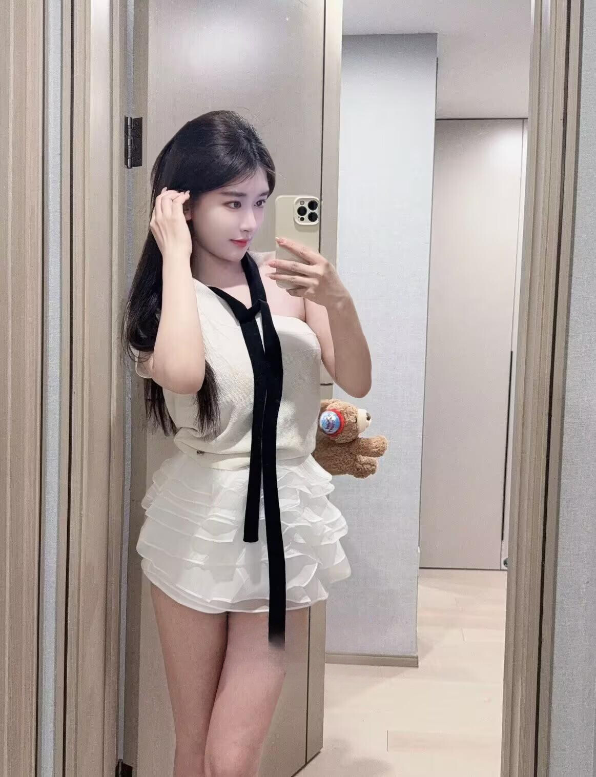 嫩妹的圆润翘臀真迷人