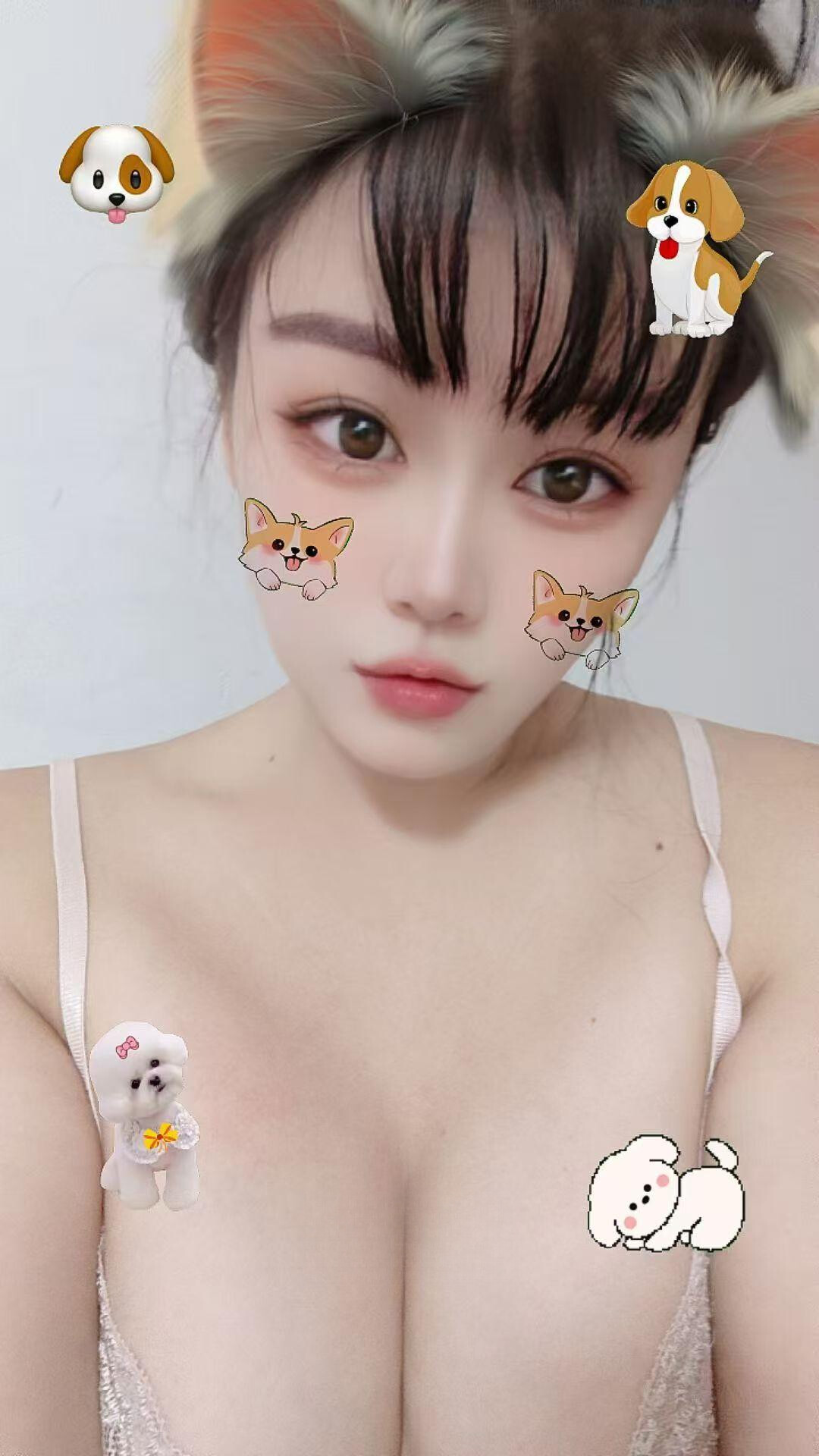 滨江粉嫩白皙大胸妹