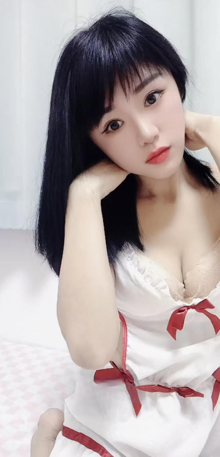 北京粉嫩骚逼娇小妹子