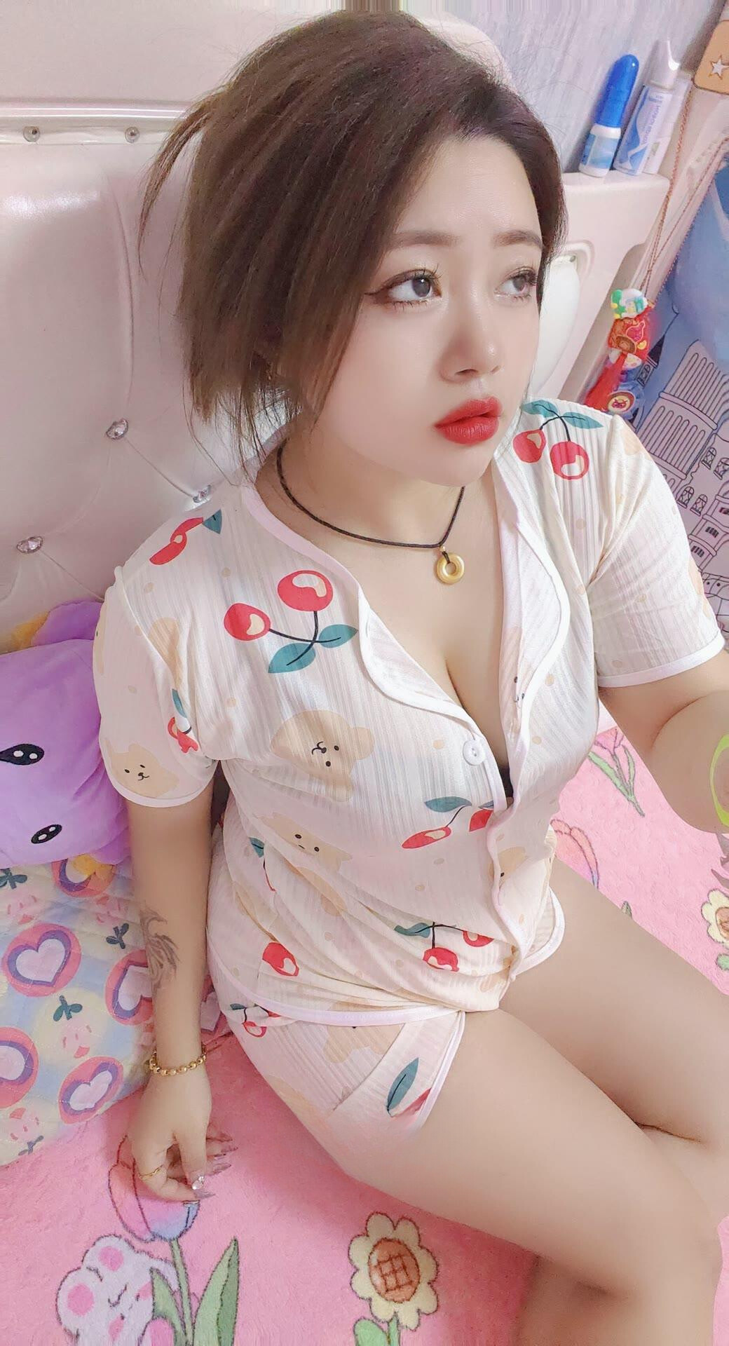 熟女御姐肥鲍会夹