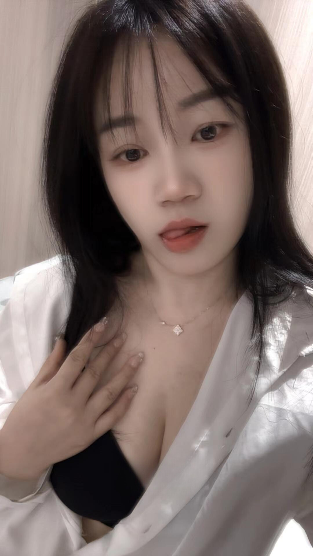 性感大胸妩媚小姐姐