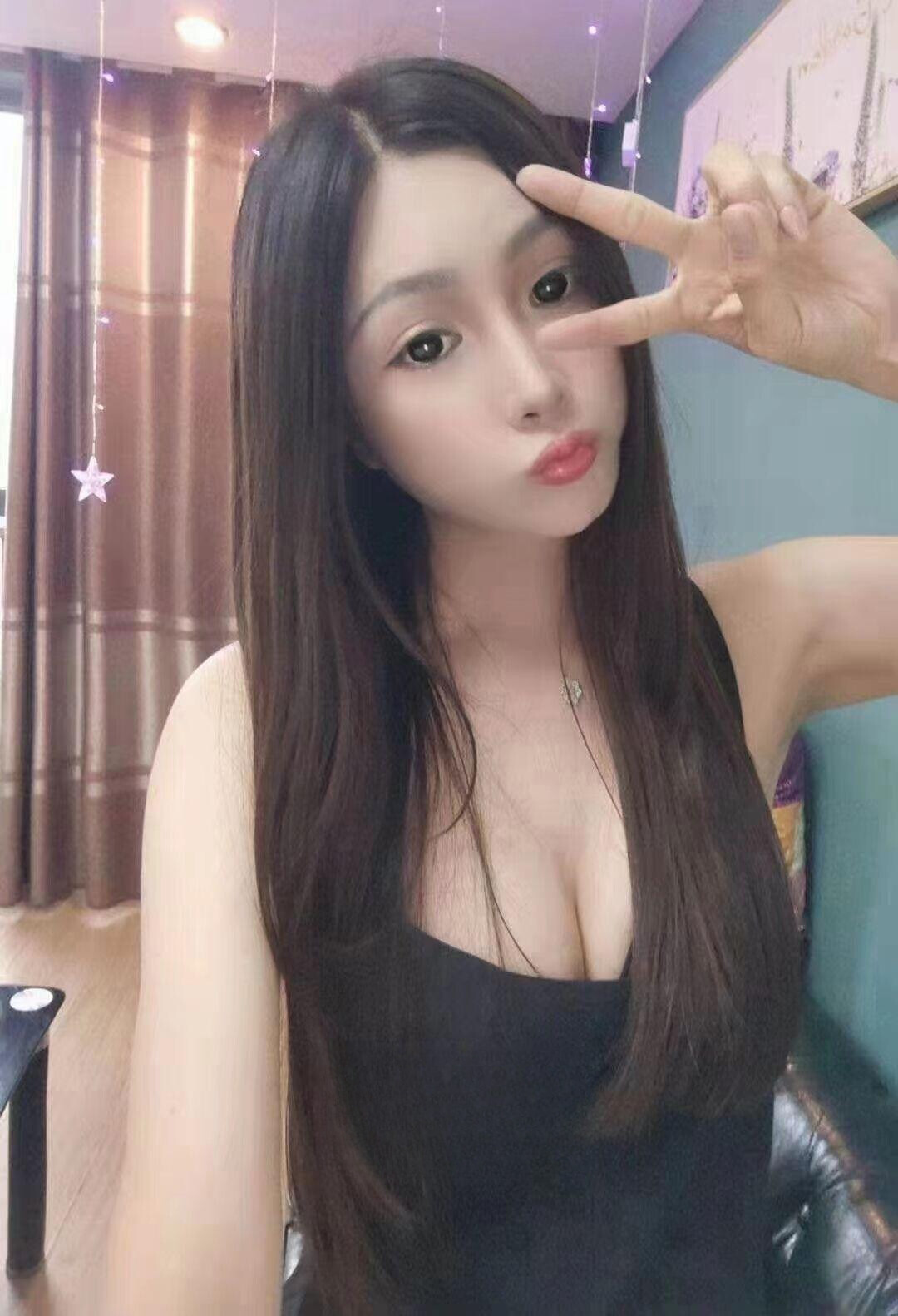极品白乳小姐姐