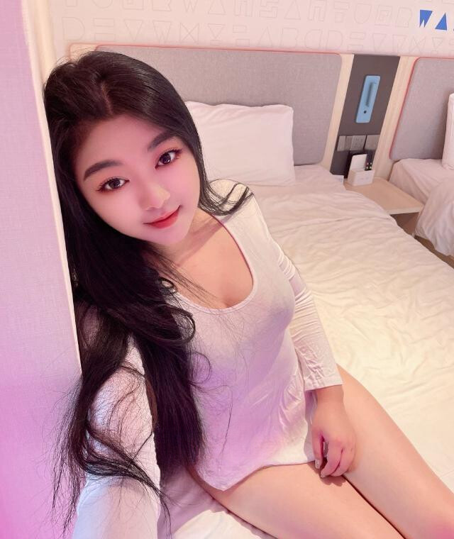 年轻性感长腿骚货口活很棒
