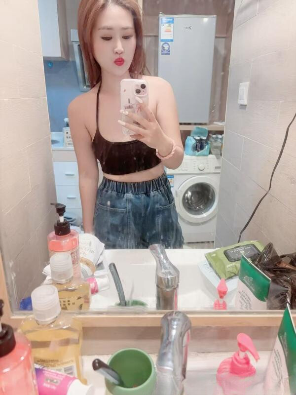 粉嫩美乳白虎妹