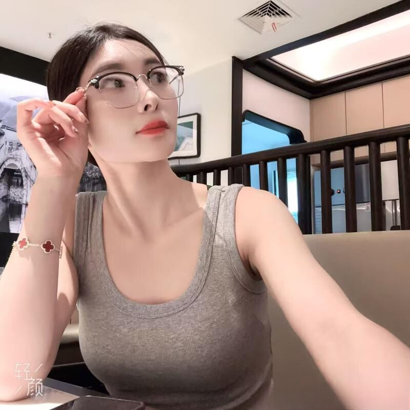 高颜值妹子
