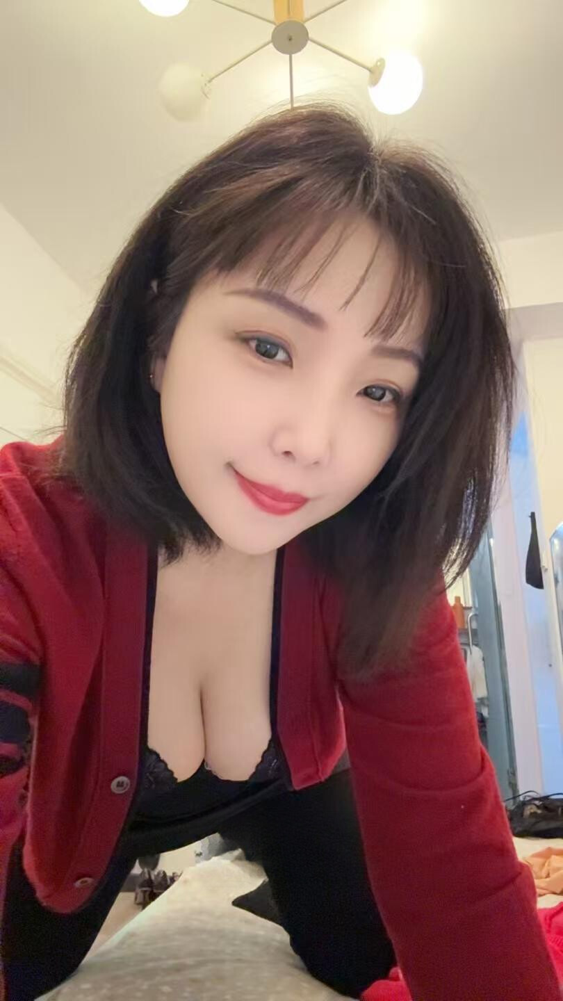 大奶制服诱惑悦悦