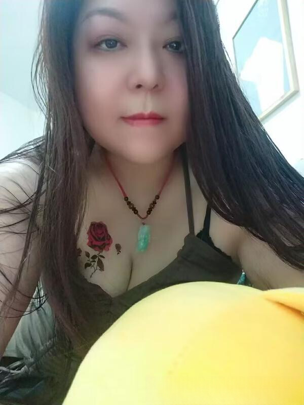 武汉大奶雨荷