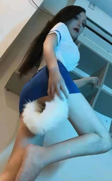 大胸妹妹迷人粉鲍耐操会夹