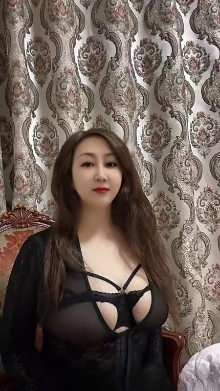 很会玩的小嫂子