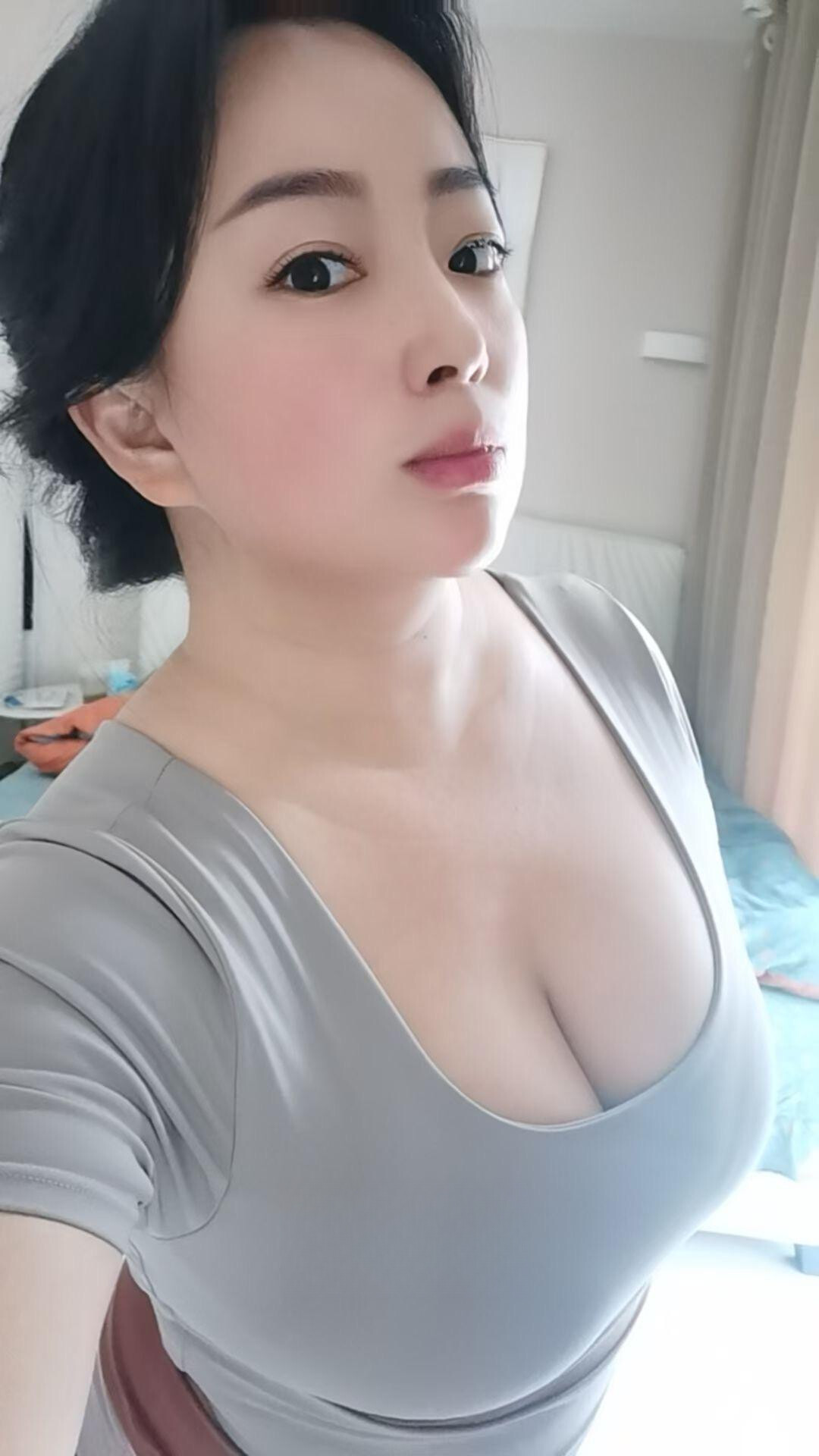 兼职性感骚货小爱