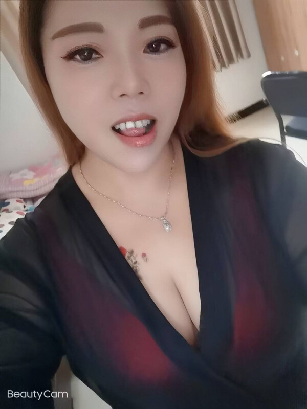 黑丝肥臀熟女