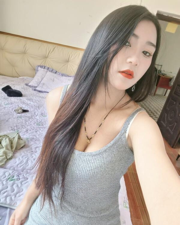 清纯素颜外围女