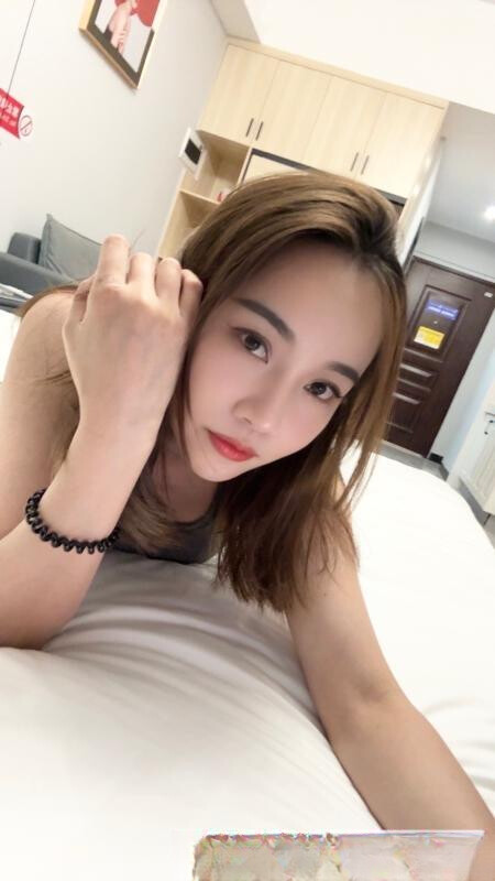 长腿服务型风骚少妇