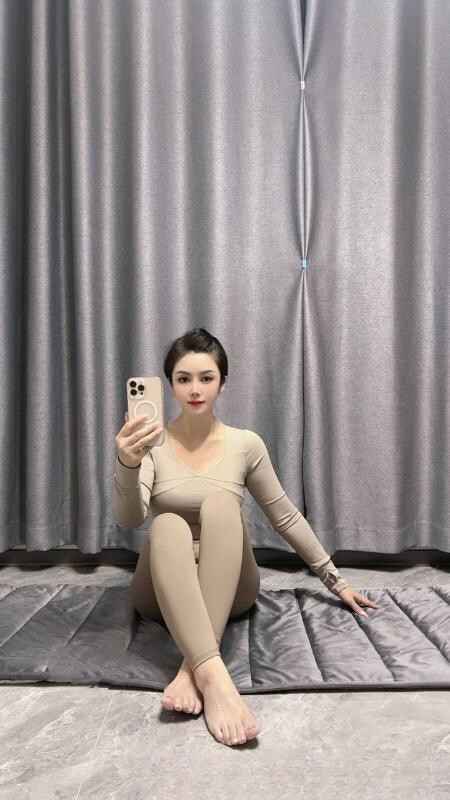 上城瑜伽美足少妇