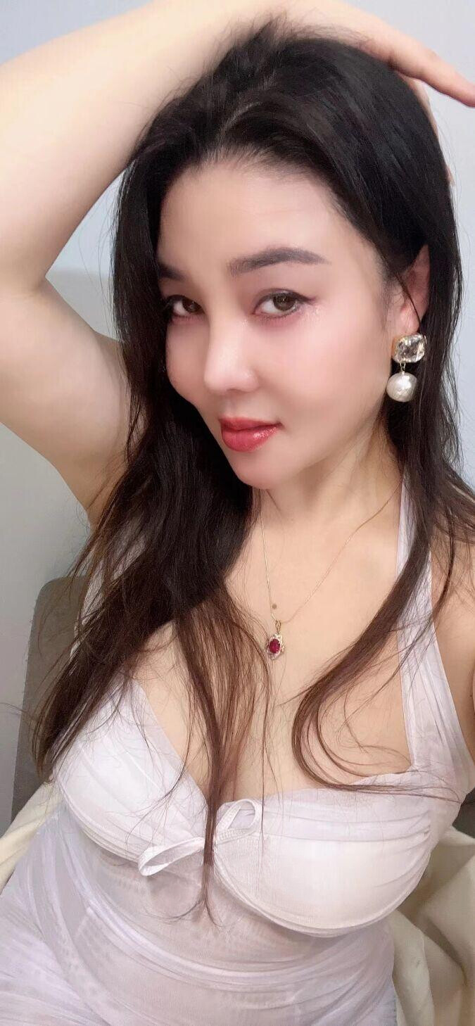 性感妹子很有紧绷感