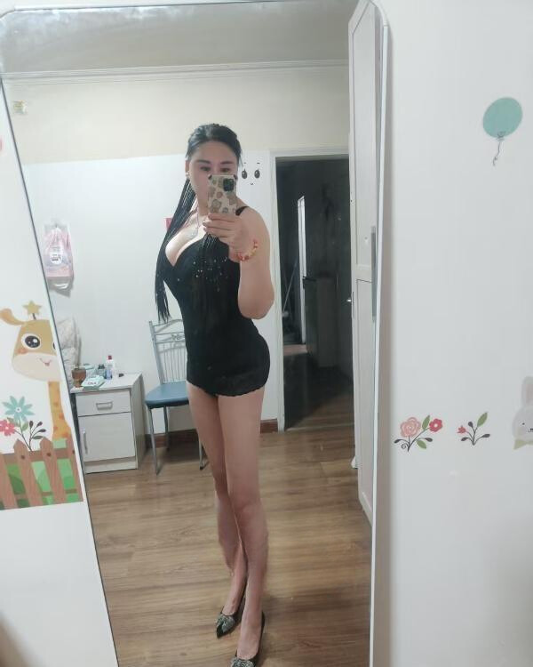 黑丝长腿苗苗