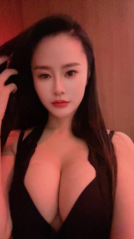 江宁大胸御姐尤美