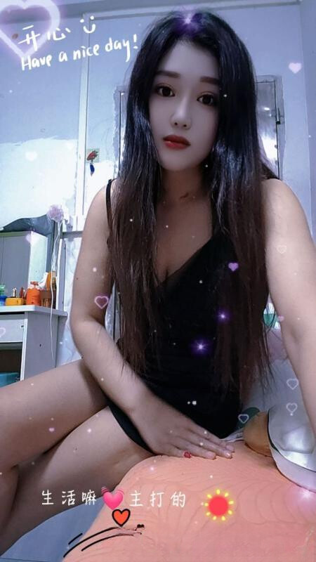 巨乳默默