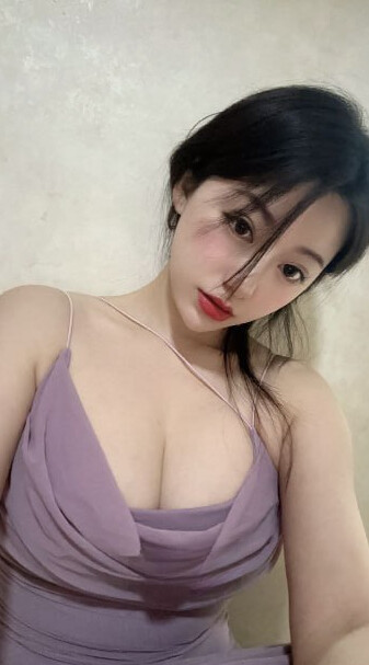 大奶小姐姐